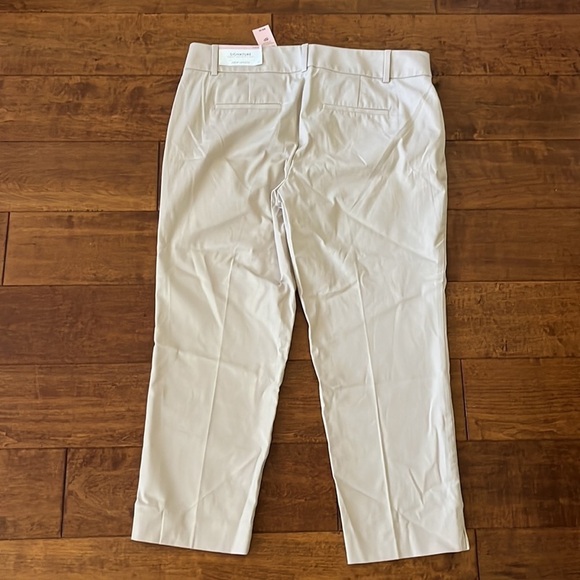 Ann Taylor Cream Stretched Crop Length - Picture 3 of 12
